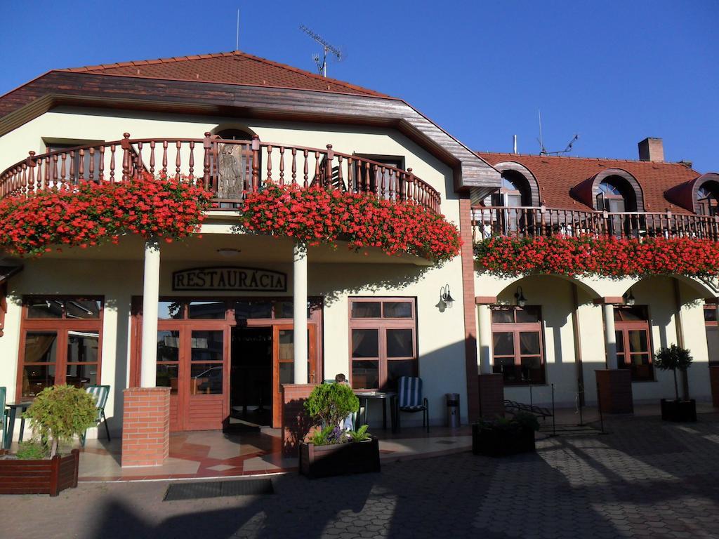 Hotel St.Florian Sturovo Luaran gambar
