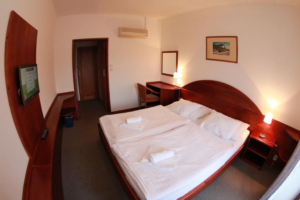 Hotel St.Florian Sturovo Luaran gambar